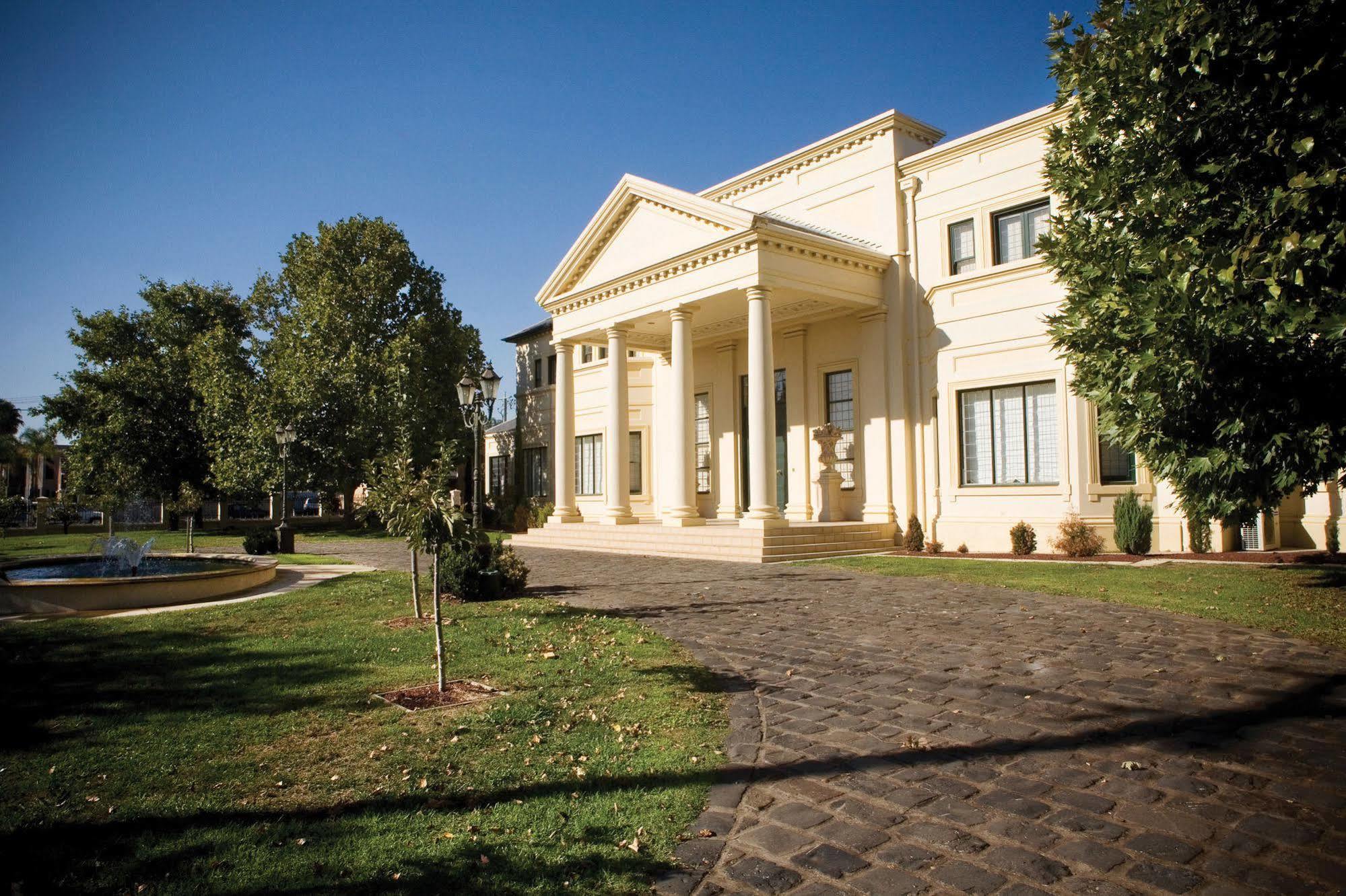 The Carrington Hotel Shepparton Bagian luar foto
