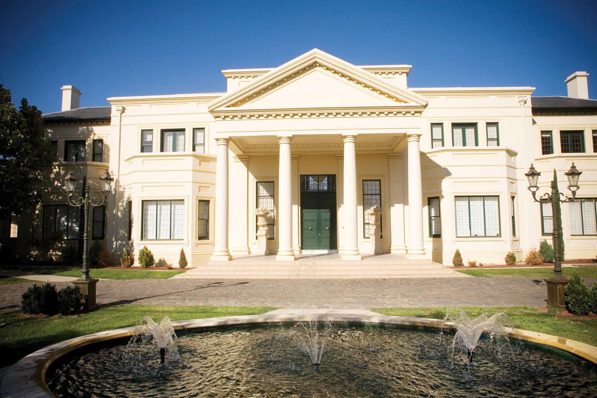 The Carrington Hotel Shepparton Bagian luar foto